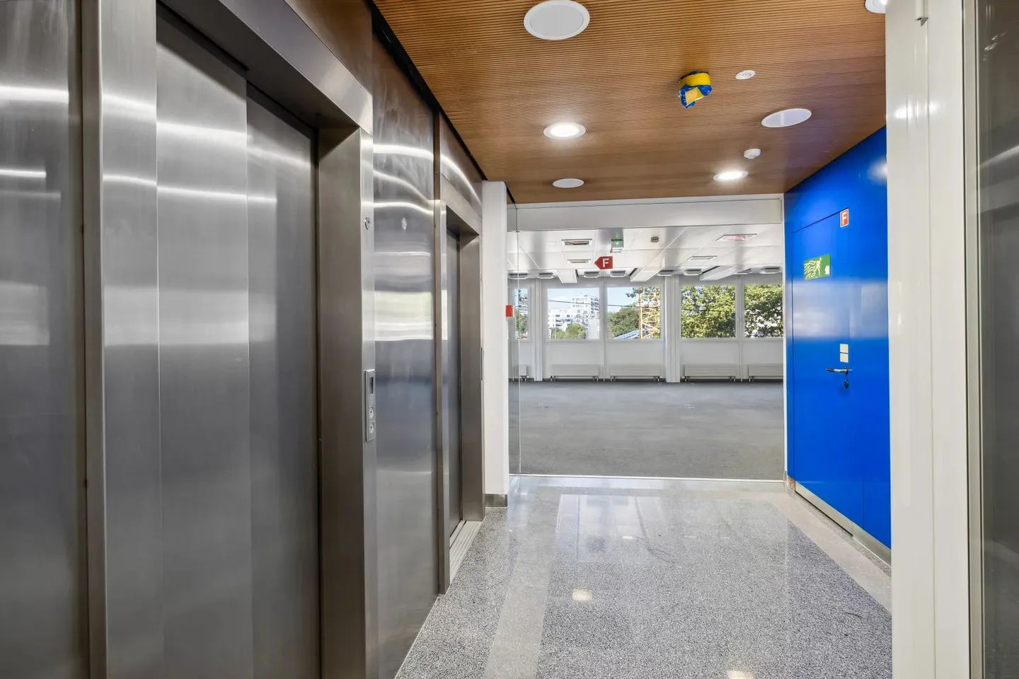 Office space for rent - Photo 4 of 9