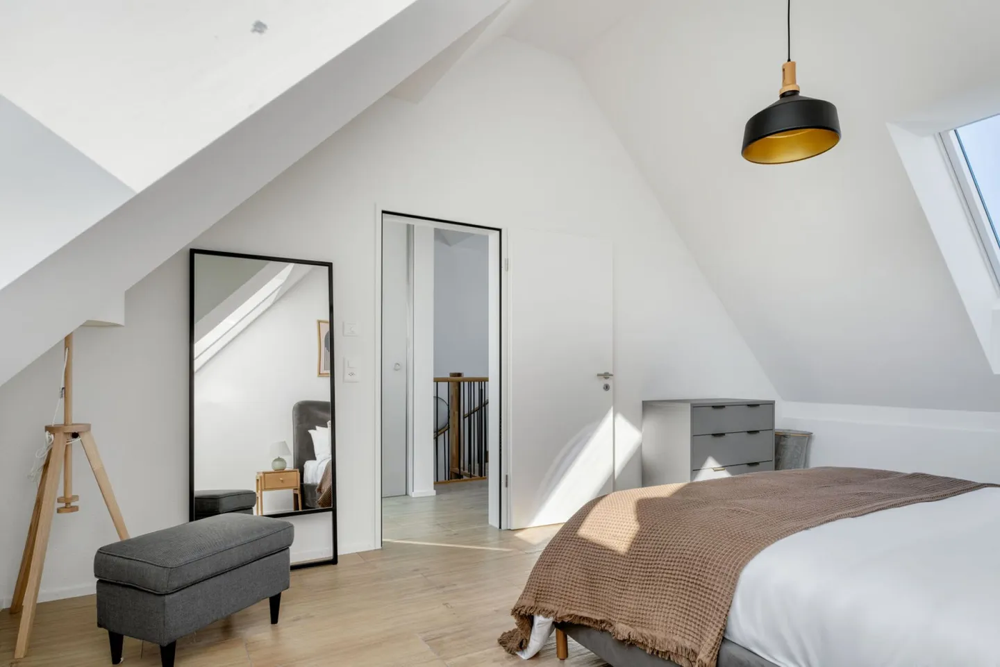 Appartement en duplex spacieux avec plusieurs terrasses ! - Photo 4 sur 10