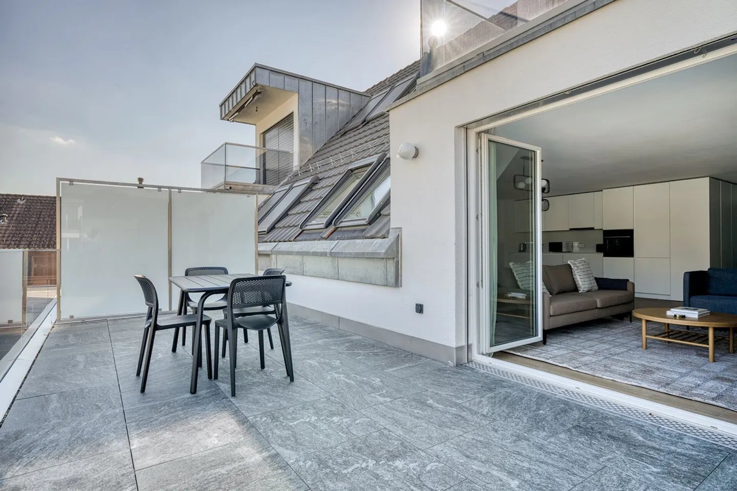 Appartement en duplex spacieux avec plusieurs terrasses ! - Photo 9 sur 10