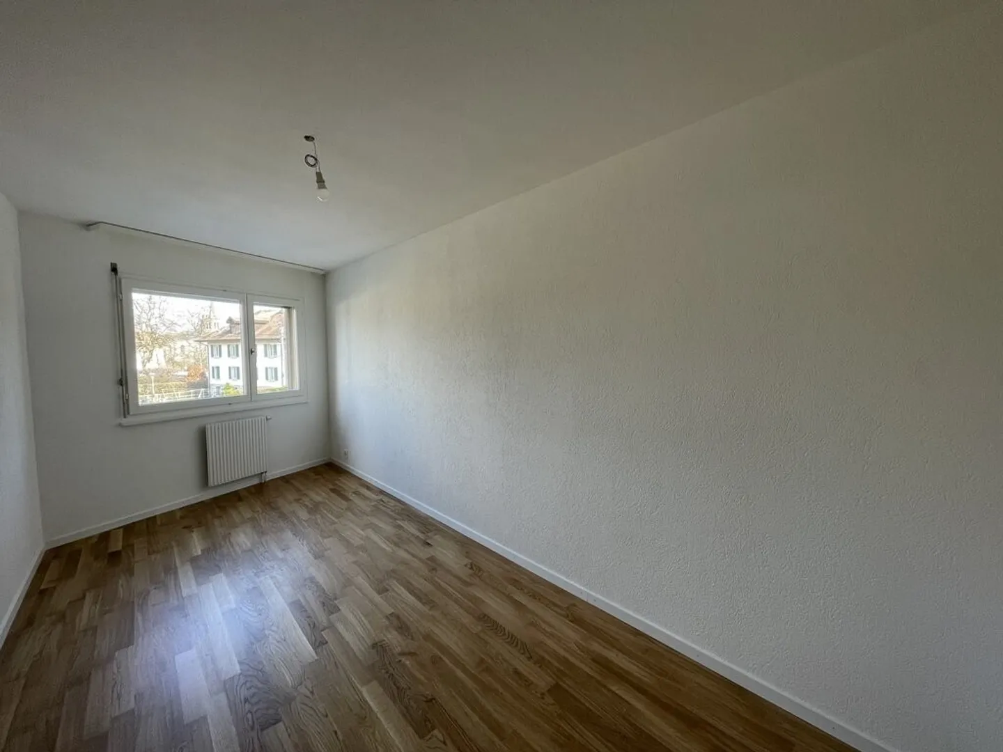 Fully renovated apartment - Photo 4 of 6