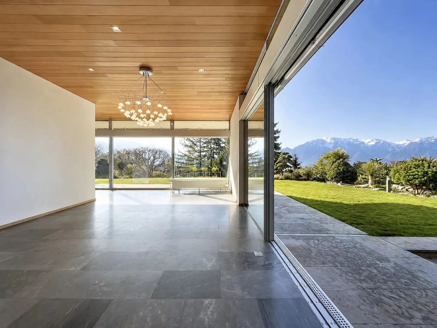 Elegante Villa mit Seeblick - Foto 6 von 13