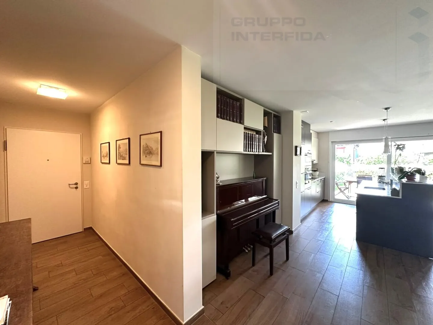 Spacious apartment with garden in exclusive residential complex - Photo 3 of 18