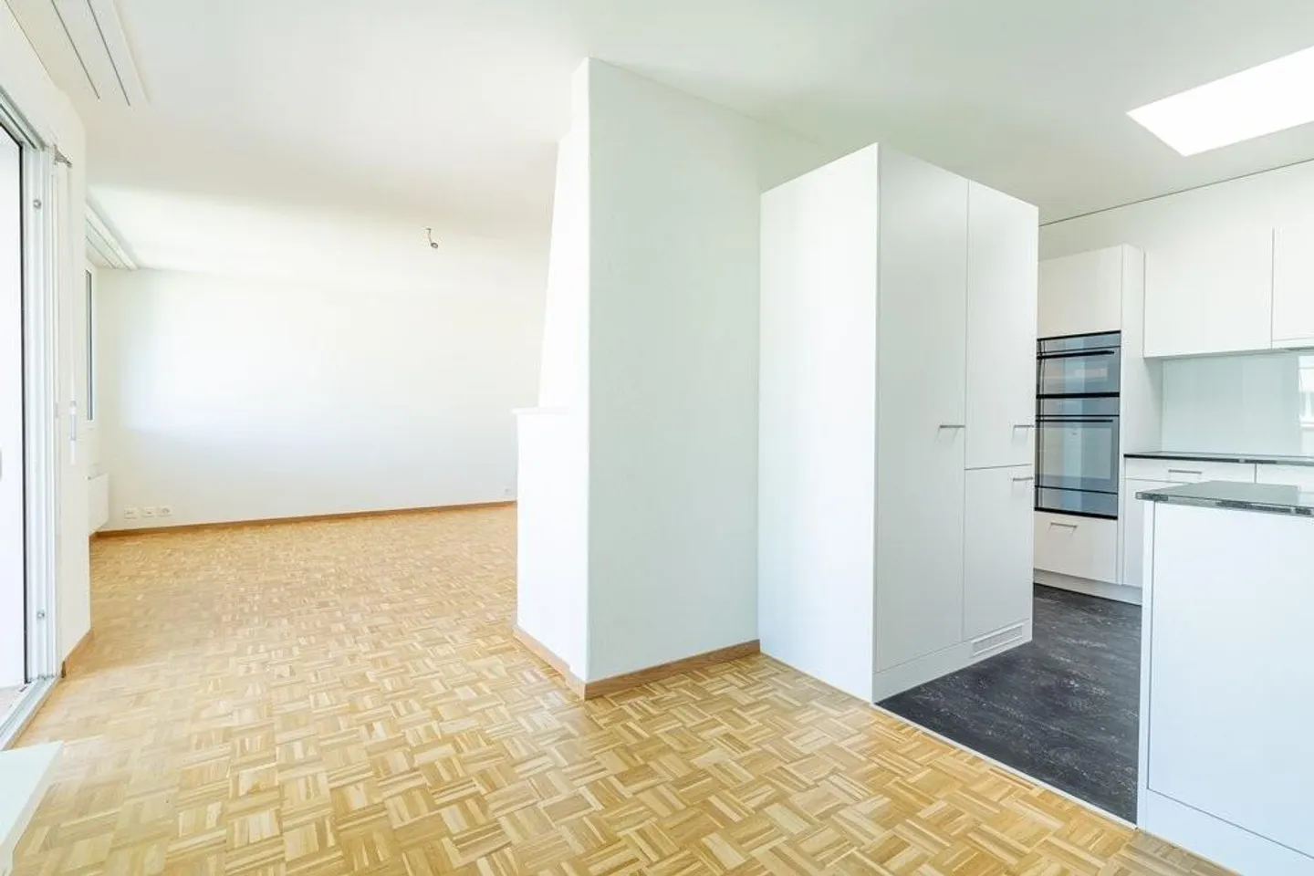 Schöne 4.5 Zimmerwohnung mit Cheminée in Allschwil - Foto 3 von 11