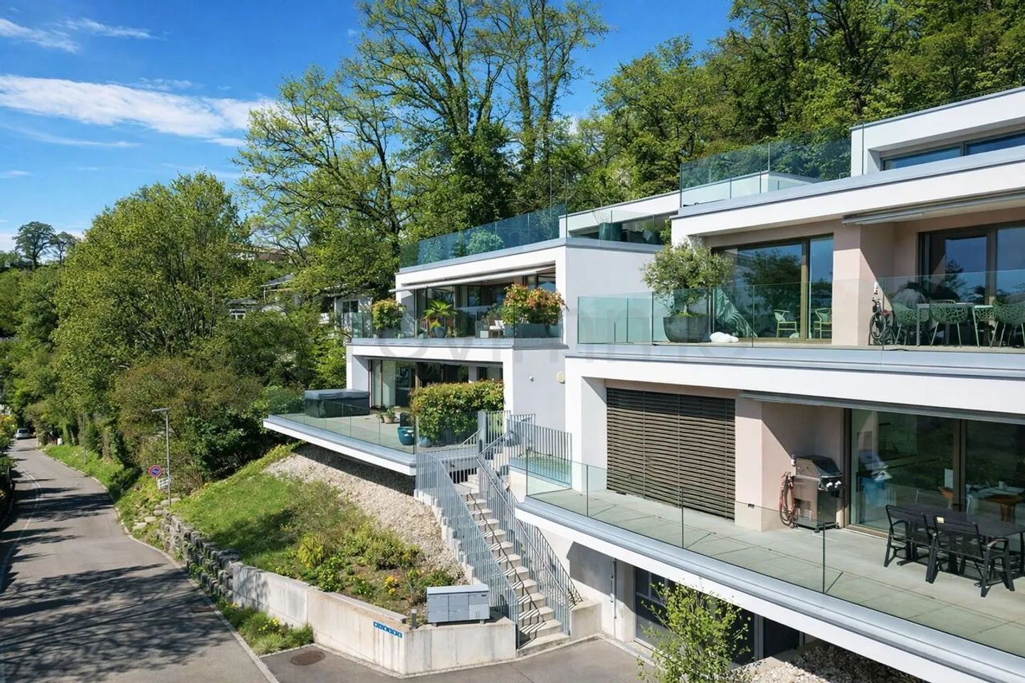 Luxe, emplacement et style de vie parfaitement combinés - Photo 2 sur 13