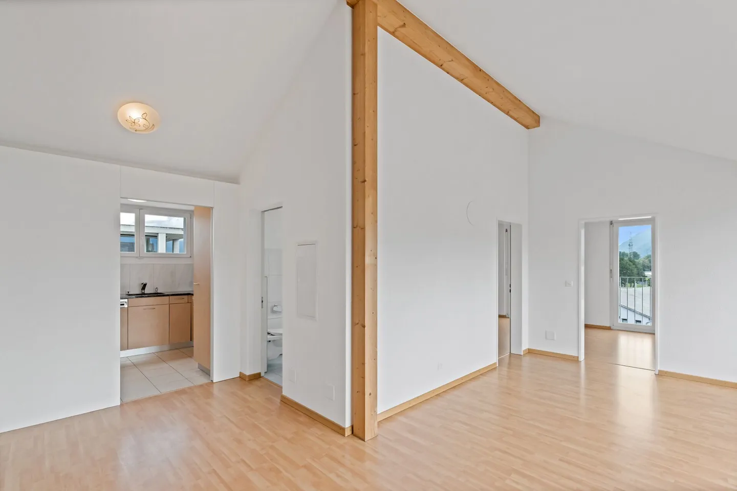 Helle Dachwohnung mit Aussicht - Foto 4 von 15