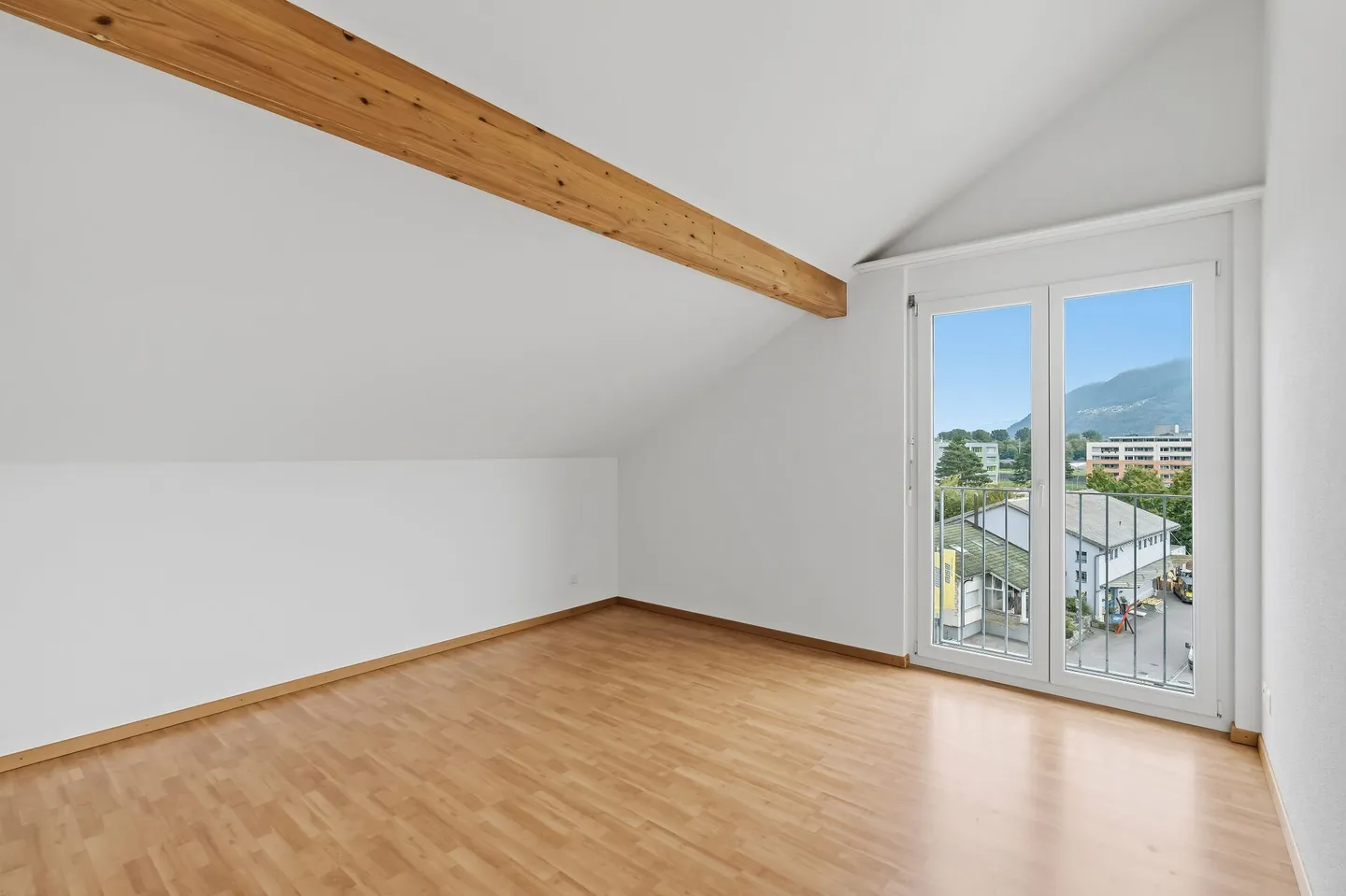 Helle Dachwohnung mit Aussicht - Foto 6 von 15