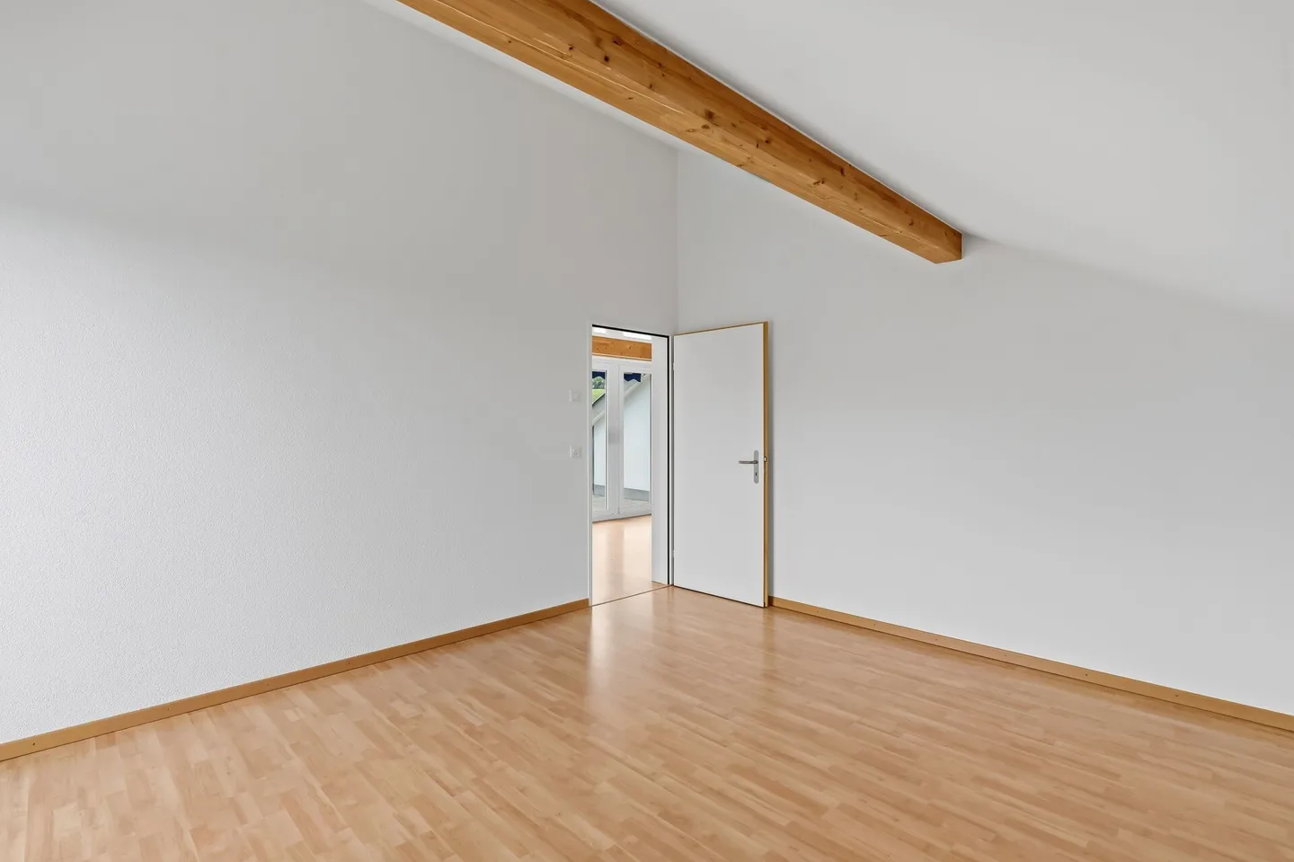 Helle Dachwohnung mit Aussicht - Foto 8 von 15
