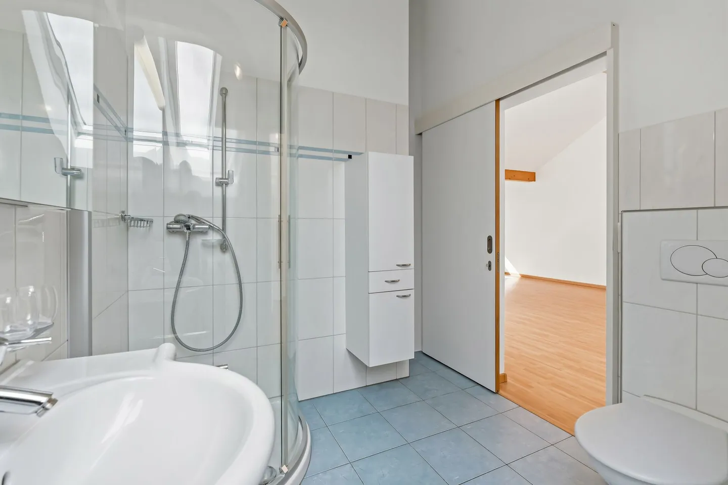 Helle Dachwohnung mit Aussicht - Foto 10 von 15