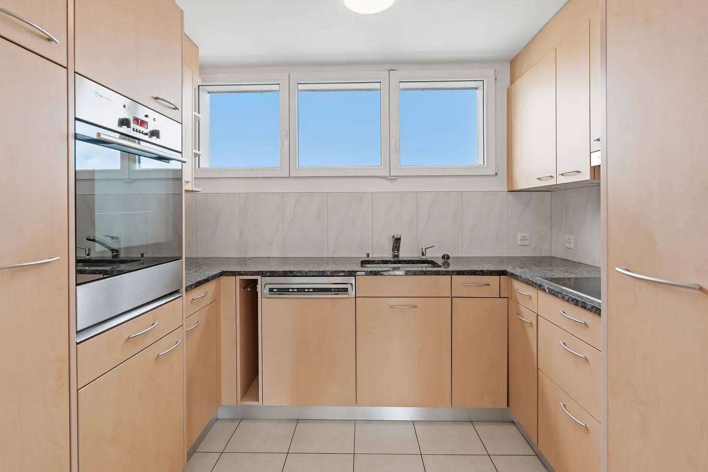 Helle Dachwohnung mit Aussicht - Foto 11 von 15