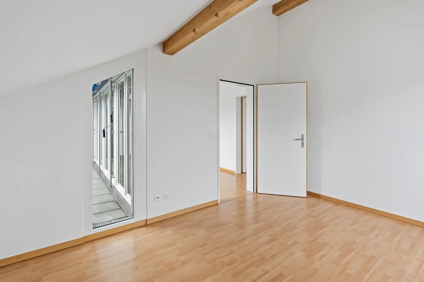 Helle Dachwohnung mit Aussicht - Foto 5 von 15