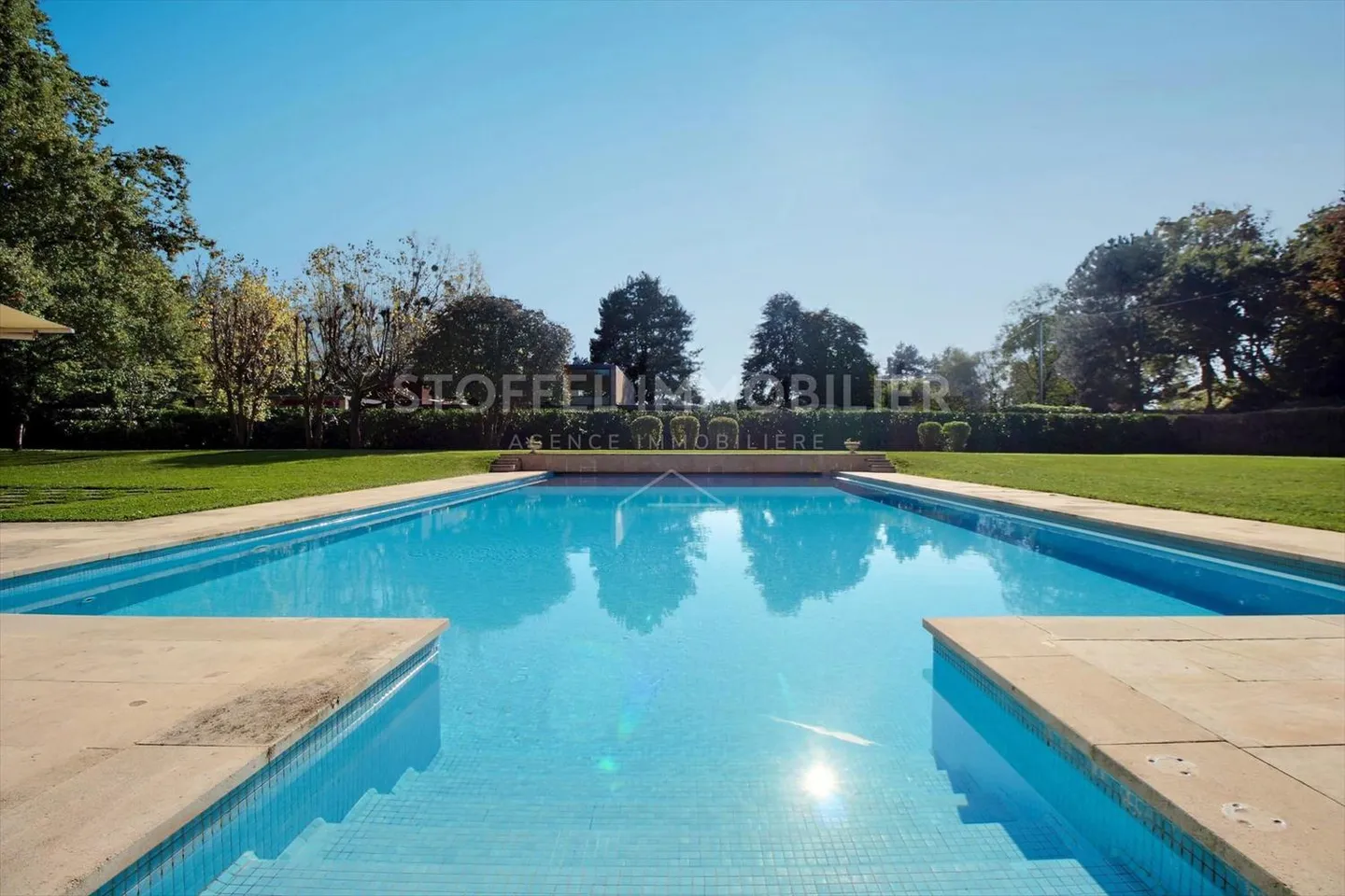 House with 9 rooms - Photo 3 of 11