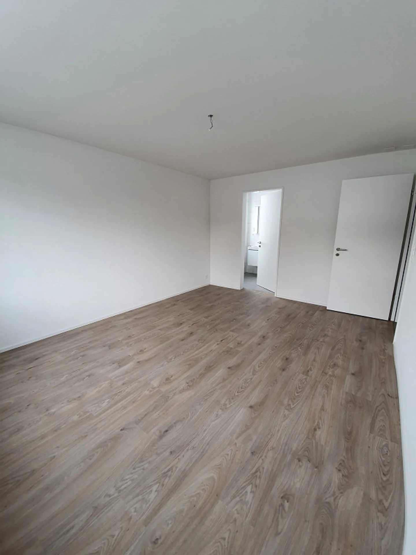 Moderne 4.5 Zimmer-Wohnung - Foto 1 von 8