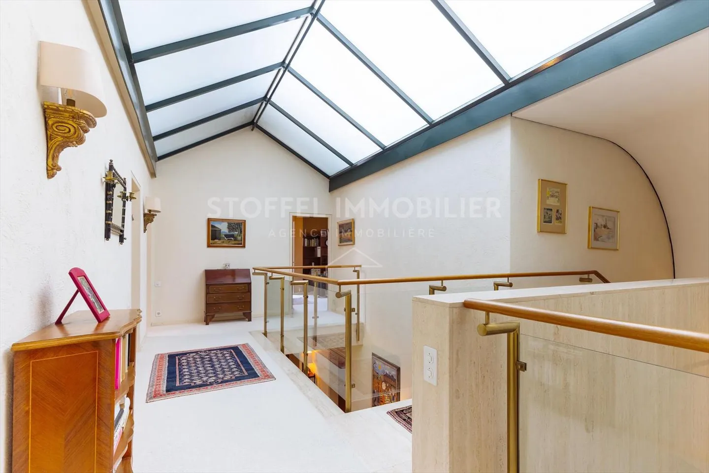 House with 9 rooms - Photo 10 of 11