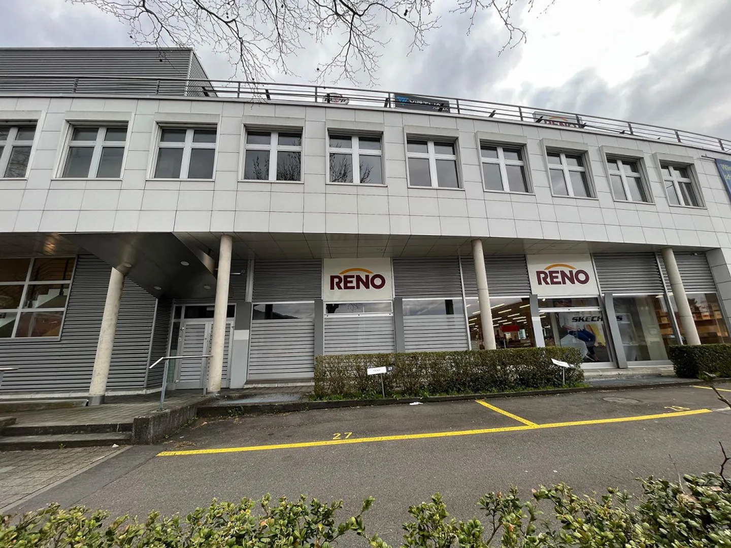 Spazio commerciale attraente nel centro trafficato di Dierikon, direttamente sull'autostrada - Foto 1 di 10