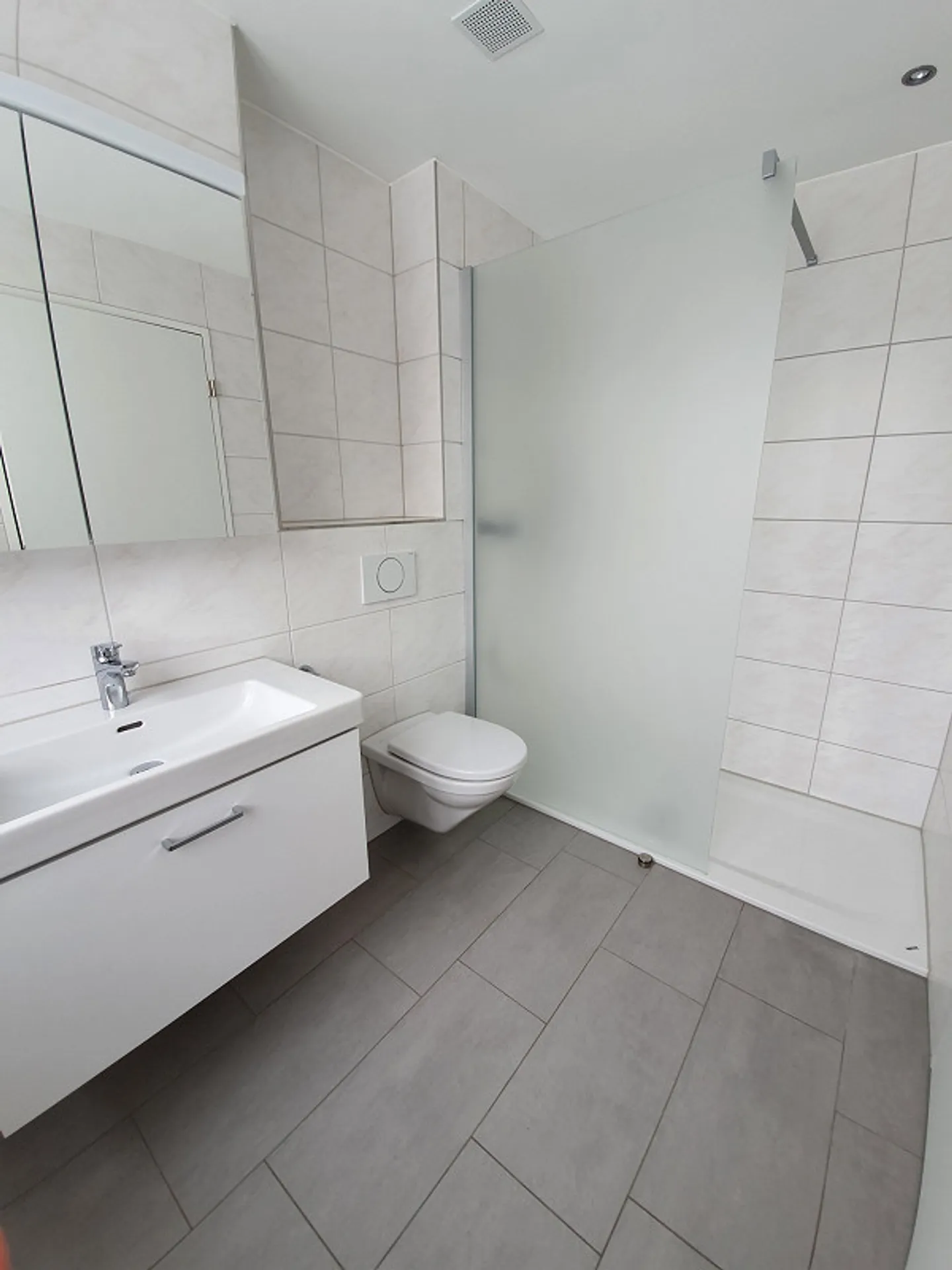 Moderne 4.5 Zimmer-Wohnung - Foto 3 von 8