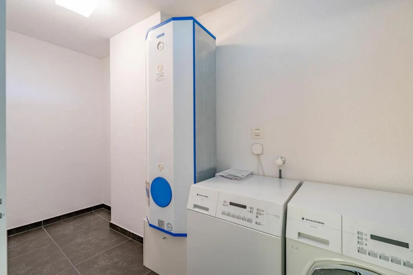 Appartement exclusif de 4.5 pièces avec cheminée, balcon de 37 m² et vue panoramique - Photo 13 sur 16