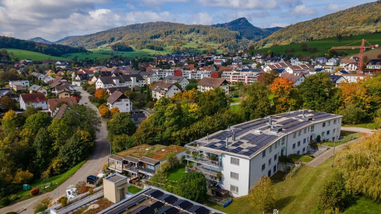 Appartement exclusif de 4.5 pièces avec cheminée, balcon de 37 m² et vue panoramique - Photo 15 sur 16