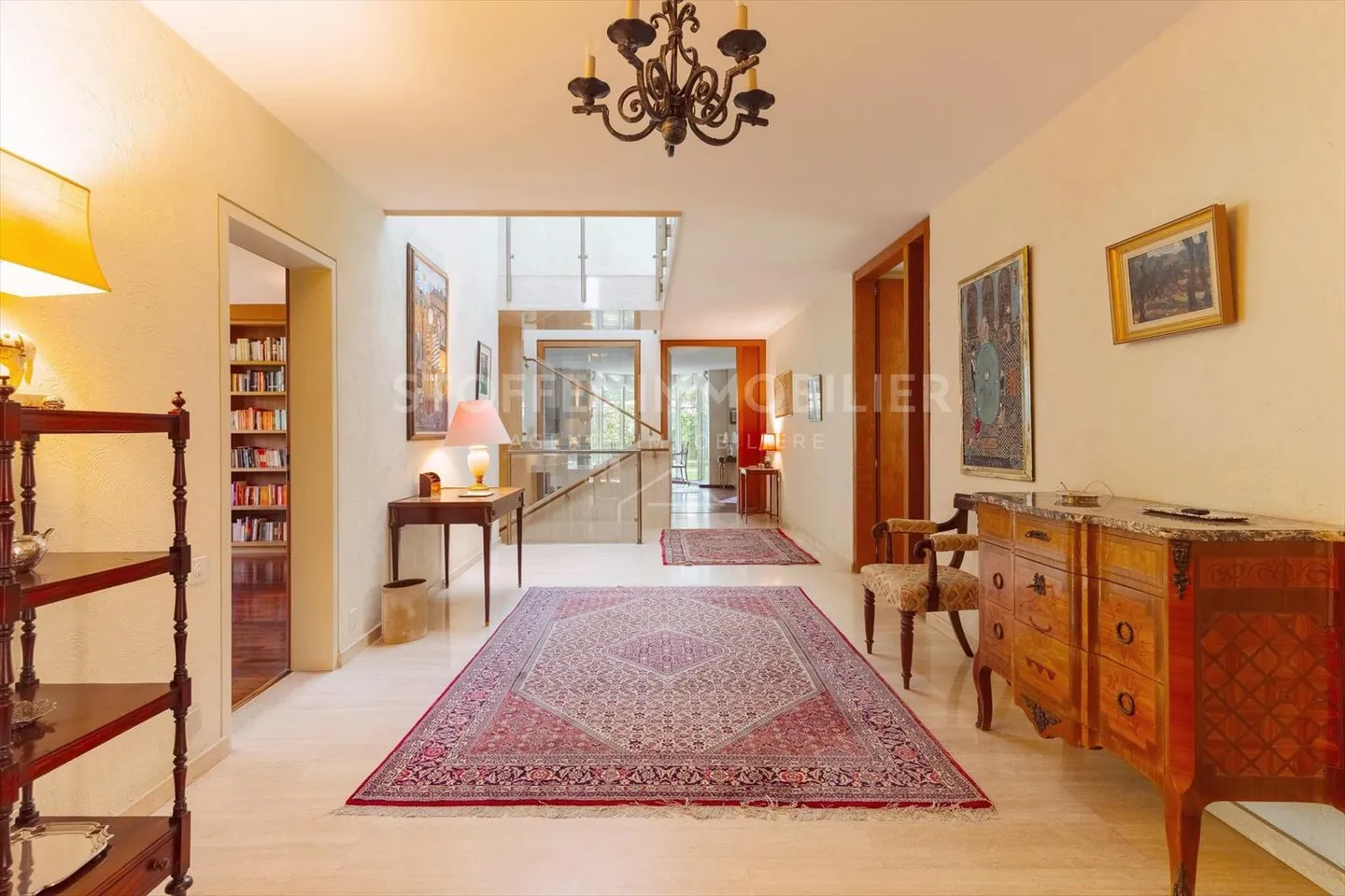 House with 9 rooms - Photo 4 of 11