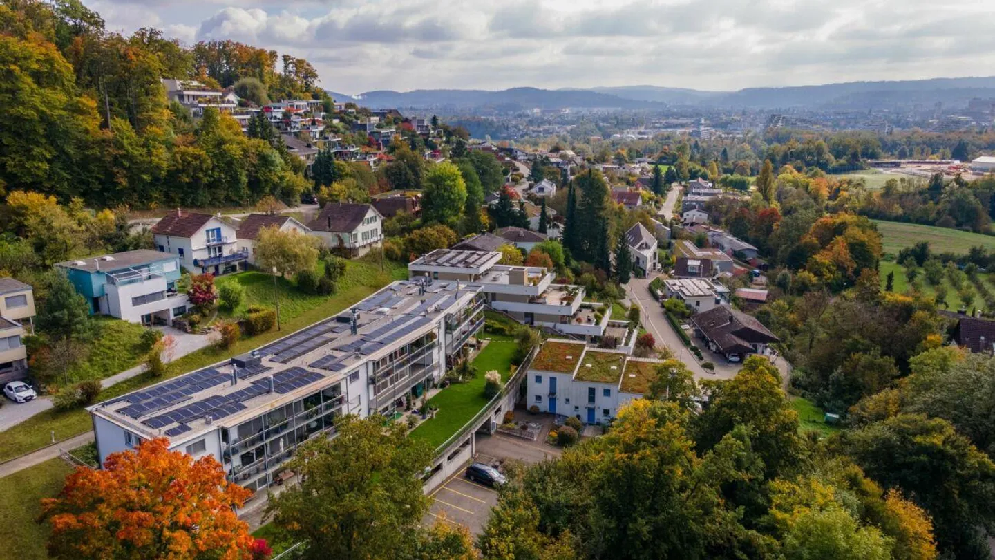 Appartement exclusif de 4.5 pièces avec cheminée, balcon de 37 m² et vue panoramique - Photo 16 sur 16