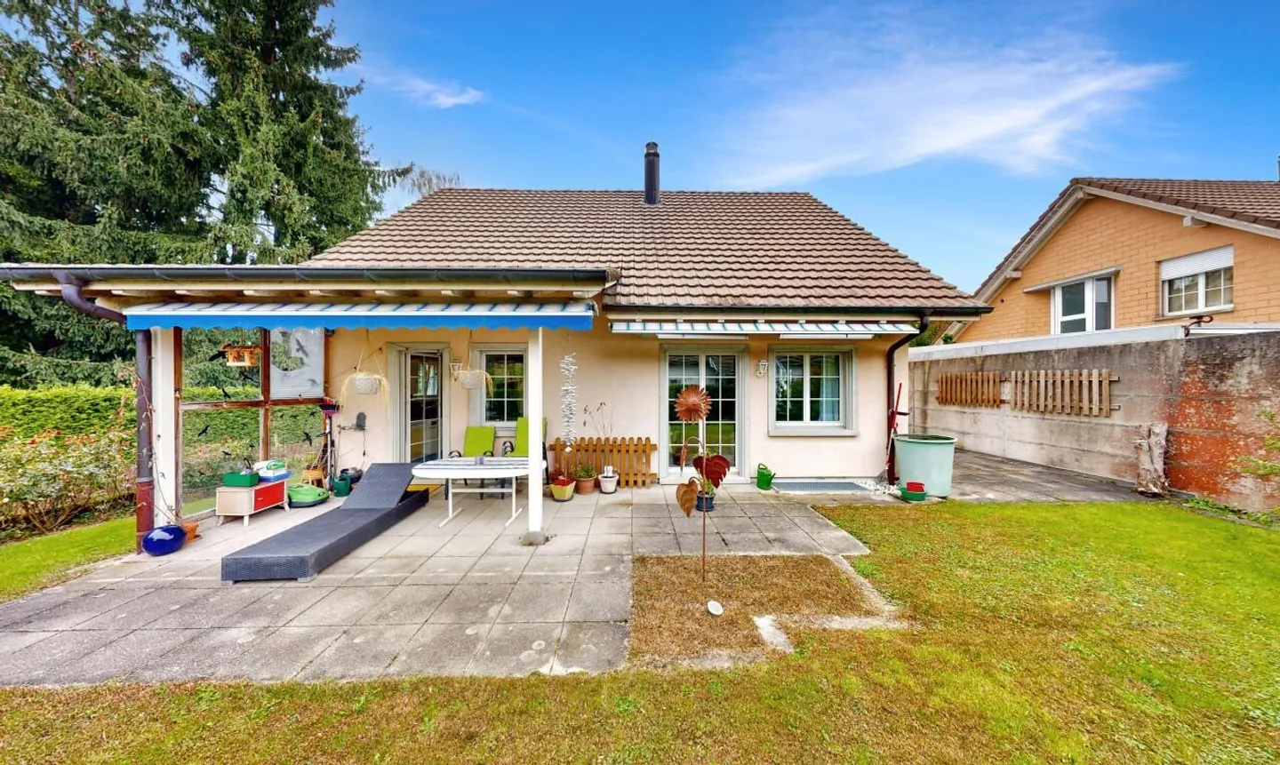 Freistehendes 5.5-Zimmer Einfamilienhaus in ruhiger Sackgasse - Foto 2 von 11