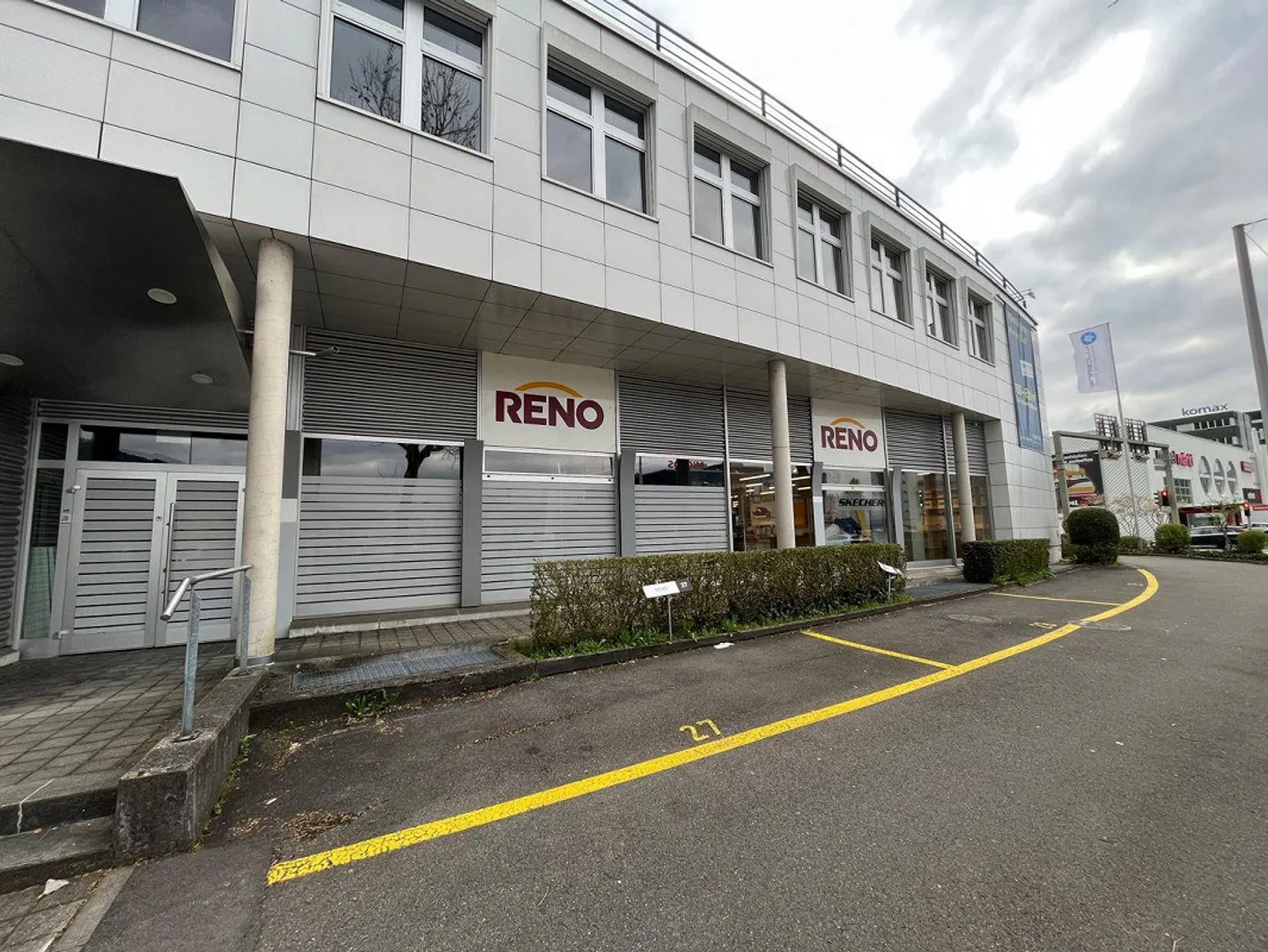 Spazio commerciale attraente nel centro trafficato di Dierikon, direttamente sull'autostrada - Foto 2 di 10