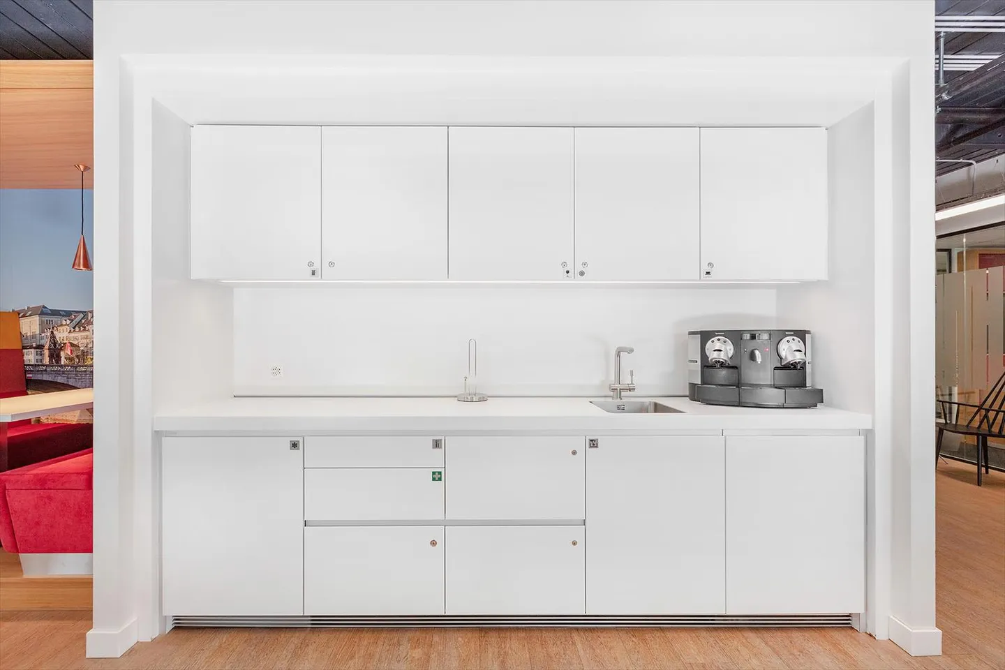 Book a reserved coworking workspace or hot desk in Regus City Centre - Photo 5 of 5