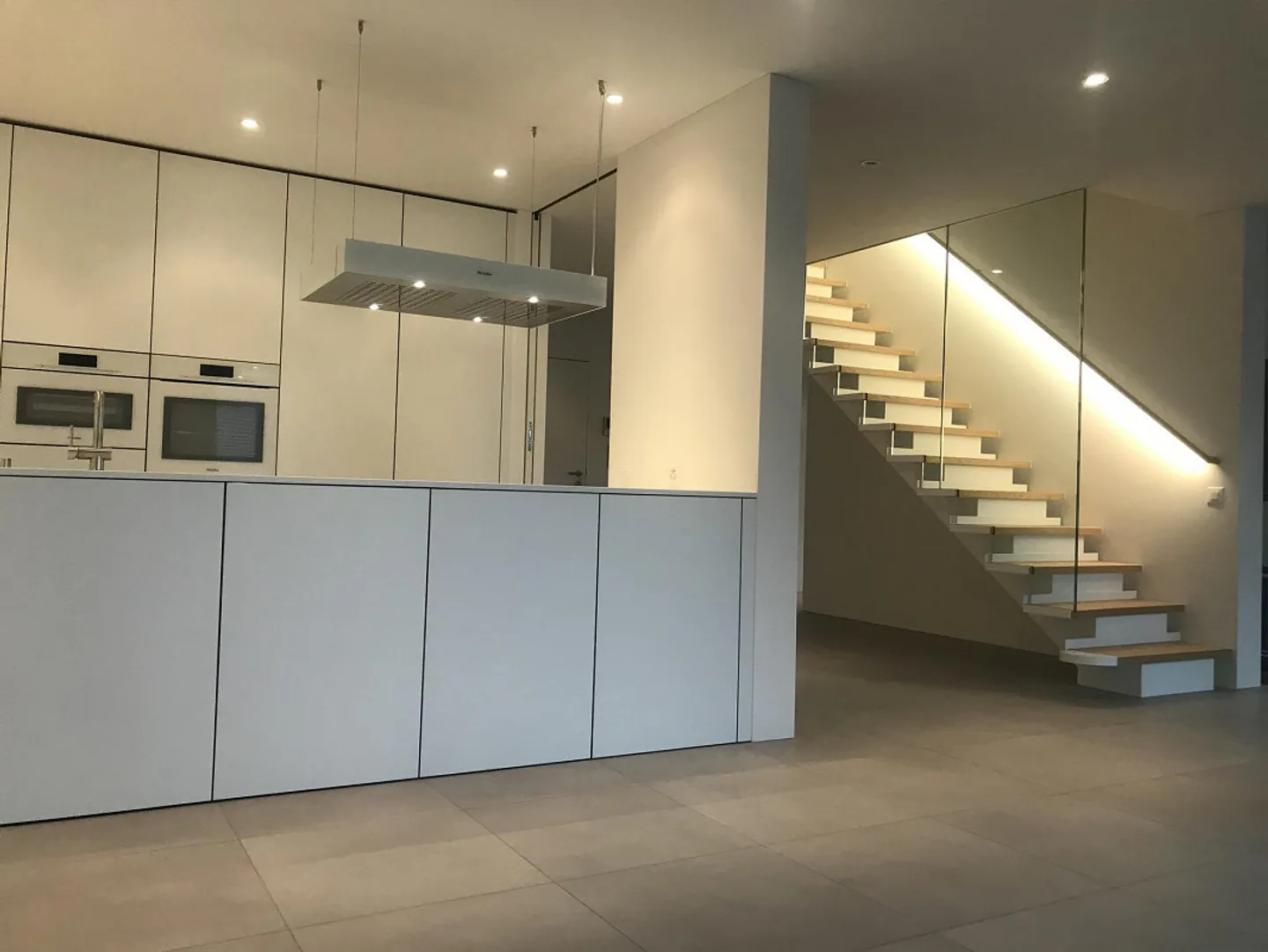 Moderne Dachwohnung mit ca. 182 m2 an gesuchter Wohnlage in Riehen/BS - Foto 8 von 15