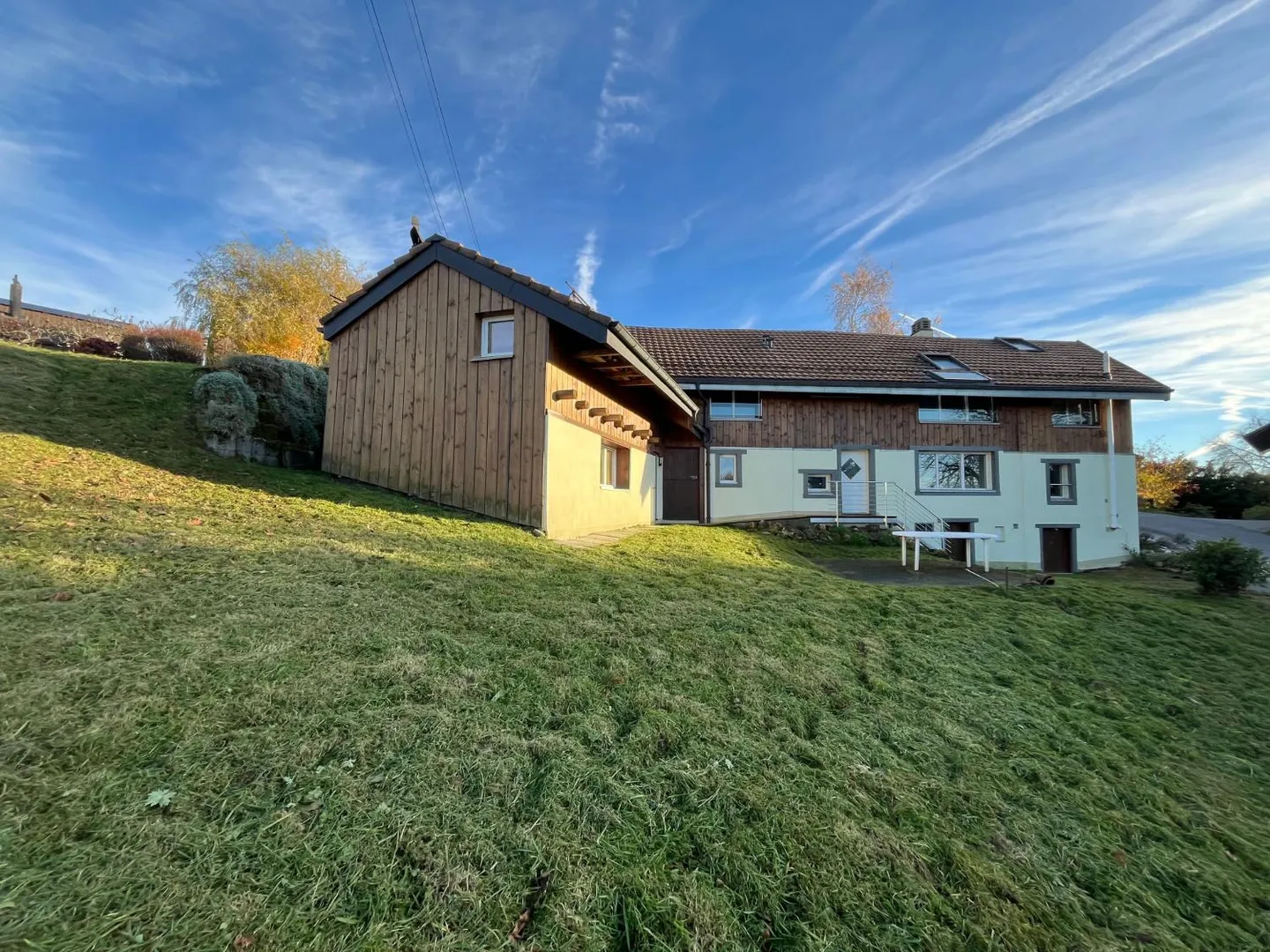 Affascinante casa di 5,5 stanze a Villars-Tiercelin - Foto 1 di 9