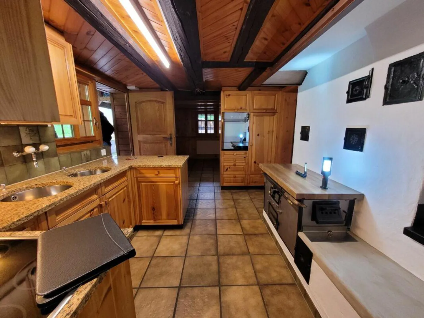 Charming 3.5 Maisonette Apartment on the Ground Floor with Rustic Flair - Photo 3 of 14