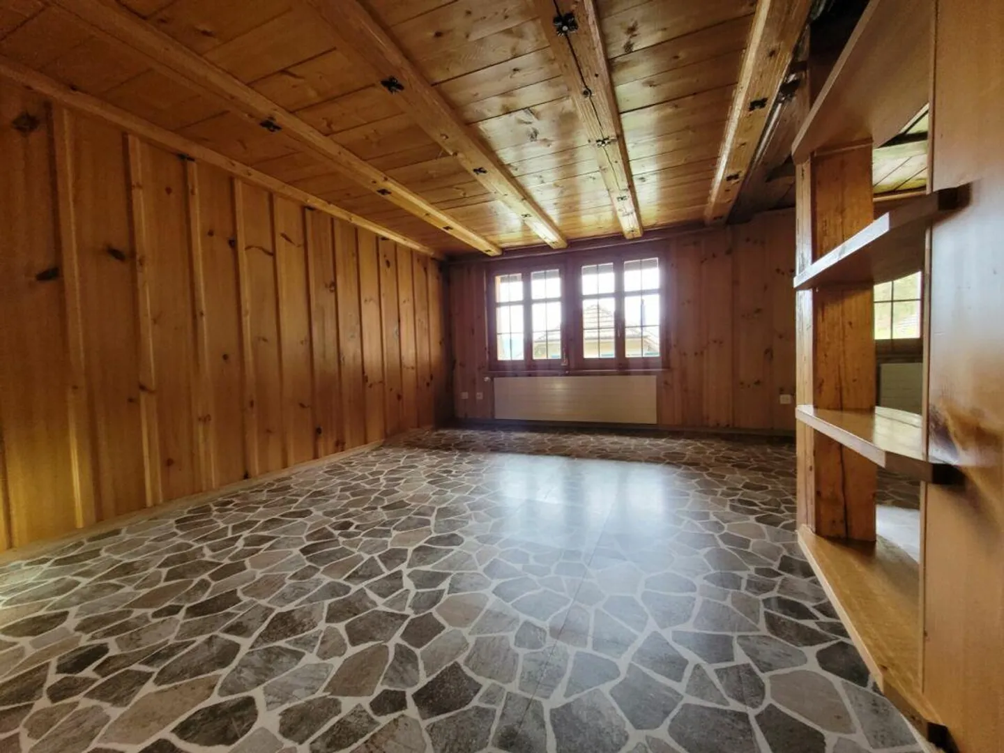Charming 3.5 Maisonette Apartment on the Ground Floor with Rustic Flair - Photo 5 of 14
