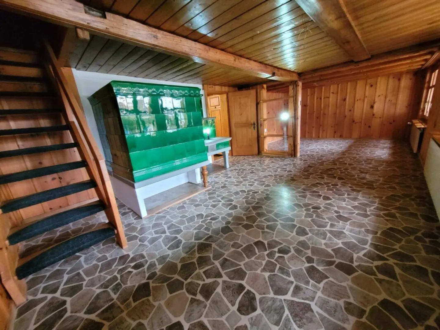 Charming 3.5 Maisonette Apartment on the Ground Floor with Rustic Flair - Photo 7 of 14