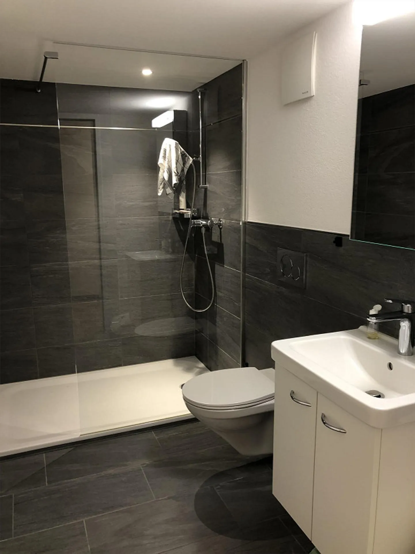 Special 2.5 Room Apartment - Photo 5 of 7