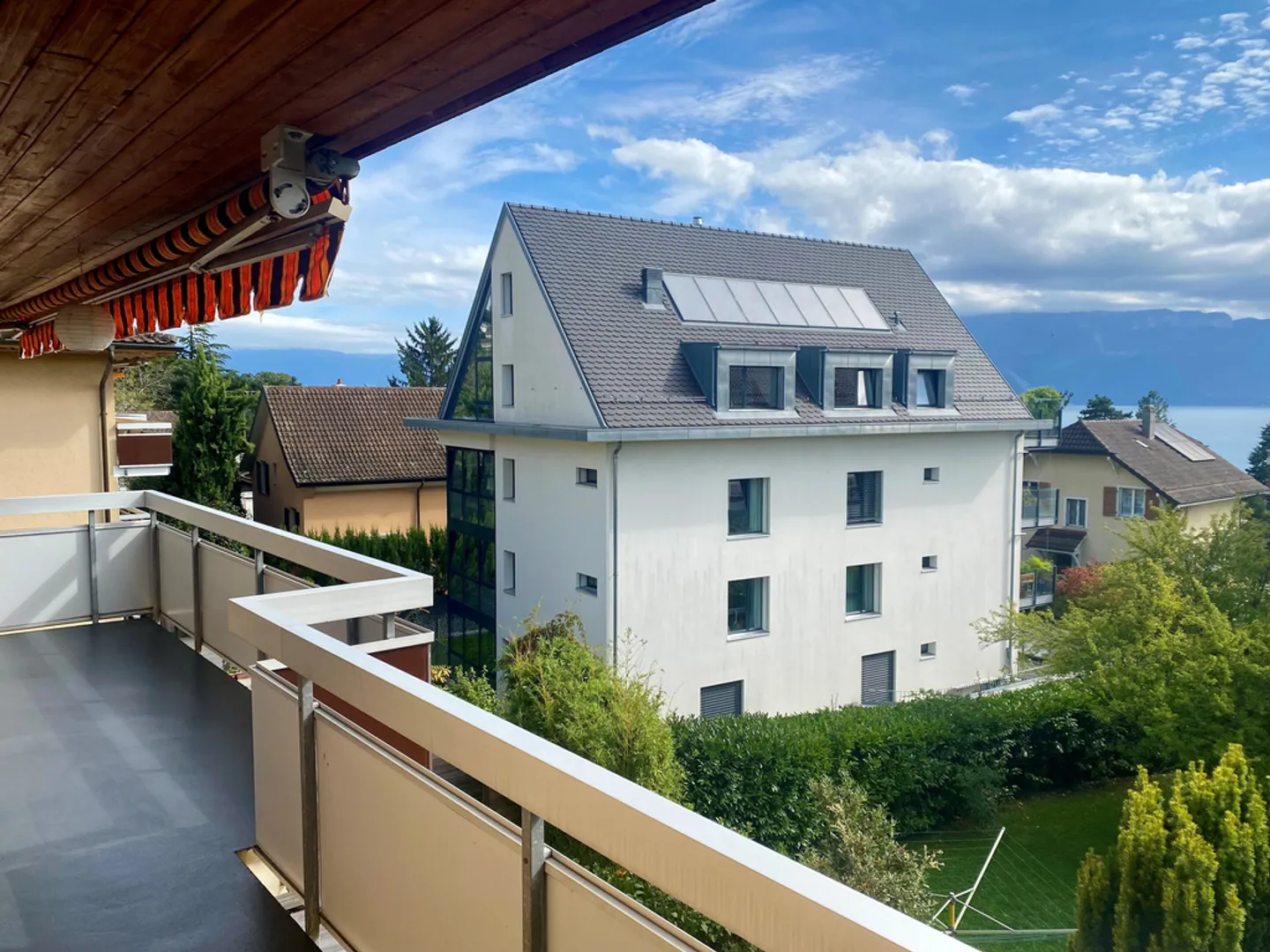 Bel appartement avec dégagement sur le lac! - Photo 1 sur 12
