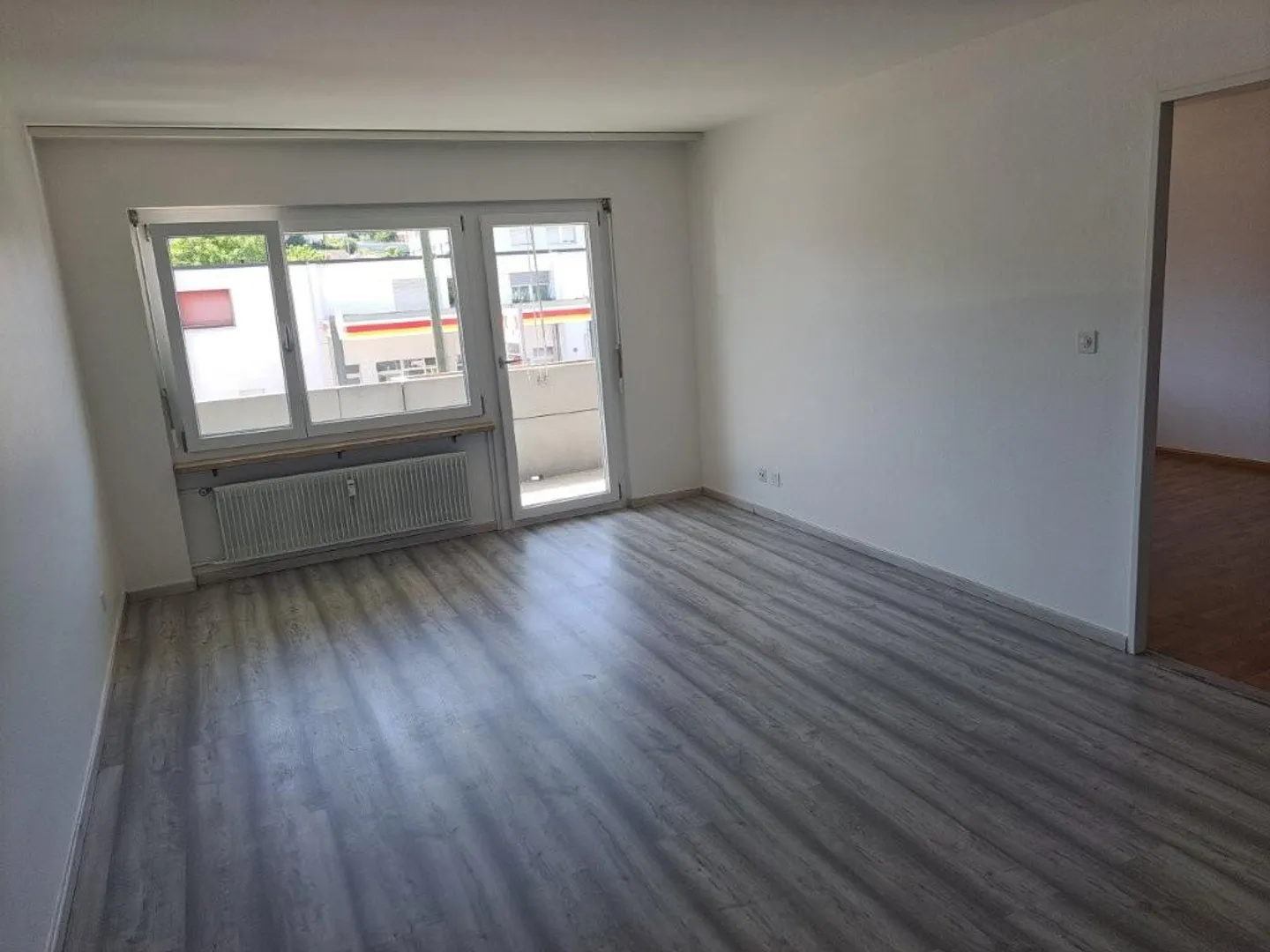 Are you looking for a renovated 52m3 large apartment with a big balcony? - Photo 3 of 13