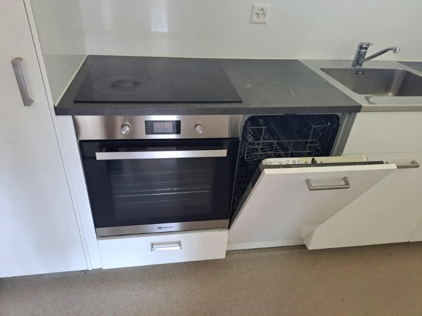 Are you looking for a renovated 52m3 large apartment with a big balcony? - Photo 8 of 13
