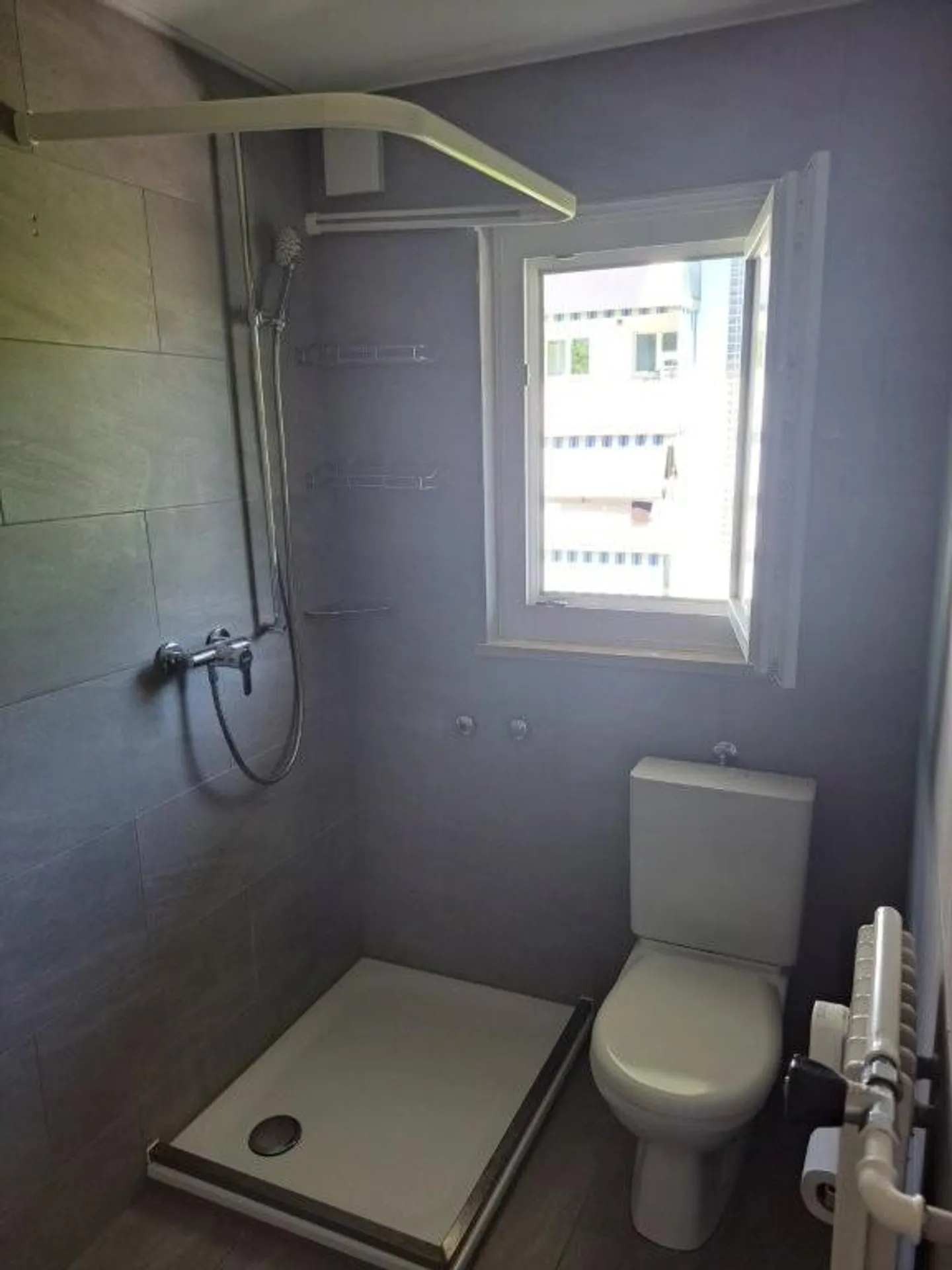 Are you looking for a renovated 52m3 large apartment with a big balcony? - Photo 11 of 13