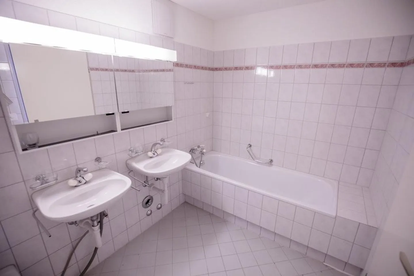 Appartamento moderno e spazioso di 4,5 stanze con area giardino - Foto 5 di 6