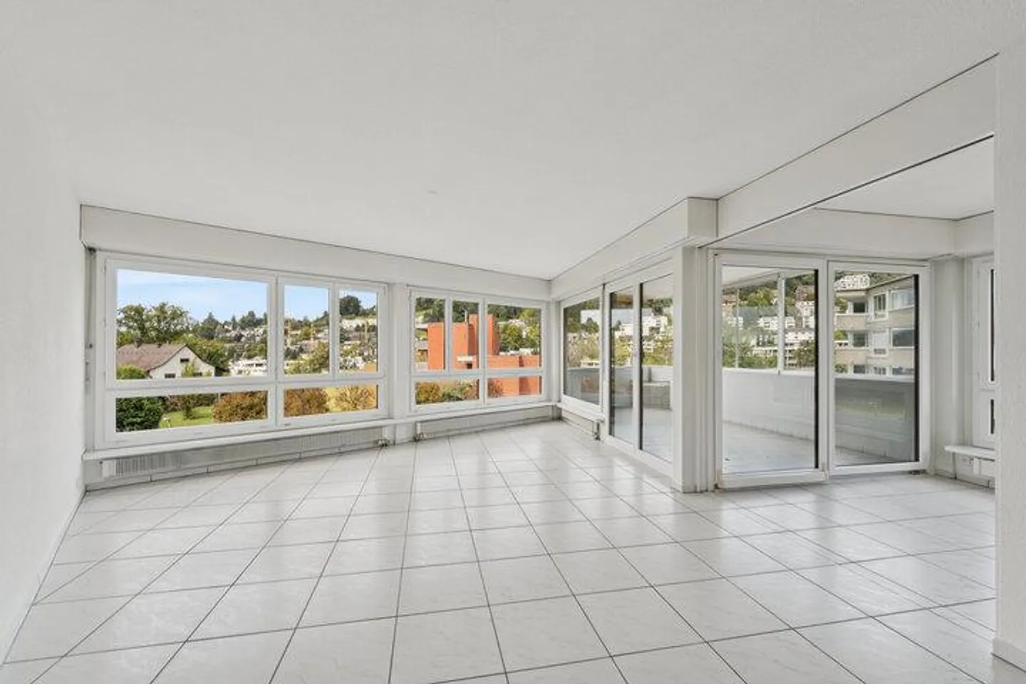 4.5 ROOM CONDOMINIUM IN A DESIRABLE LOCATION - Photo 1 of 8