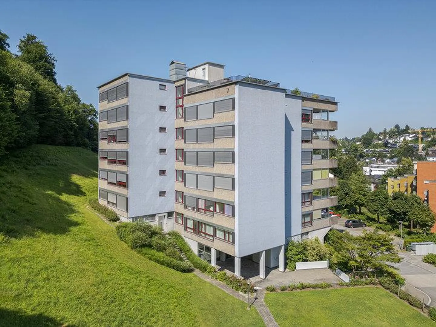 4.5 ROOM CONDOMINIUM IN A DESIRABLE LOCATION - Photo 7 of 8