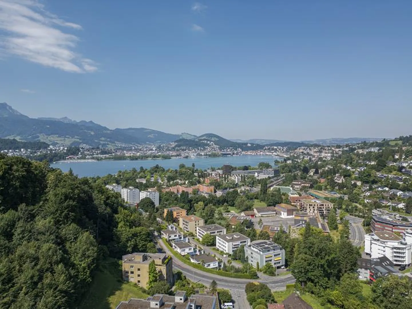 4.5 ROOM CONDOMINIUM IN A DESIRABLE LOCATION - Photo 8 of 8