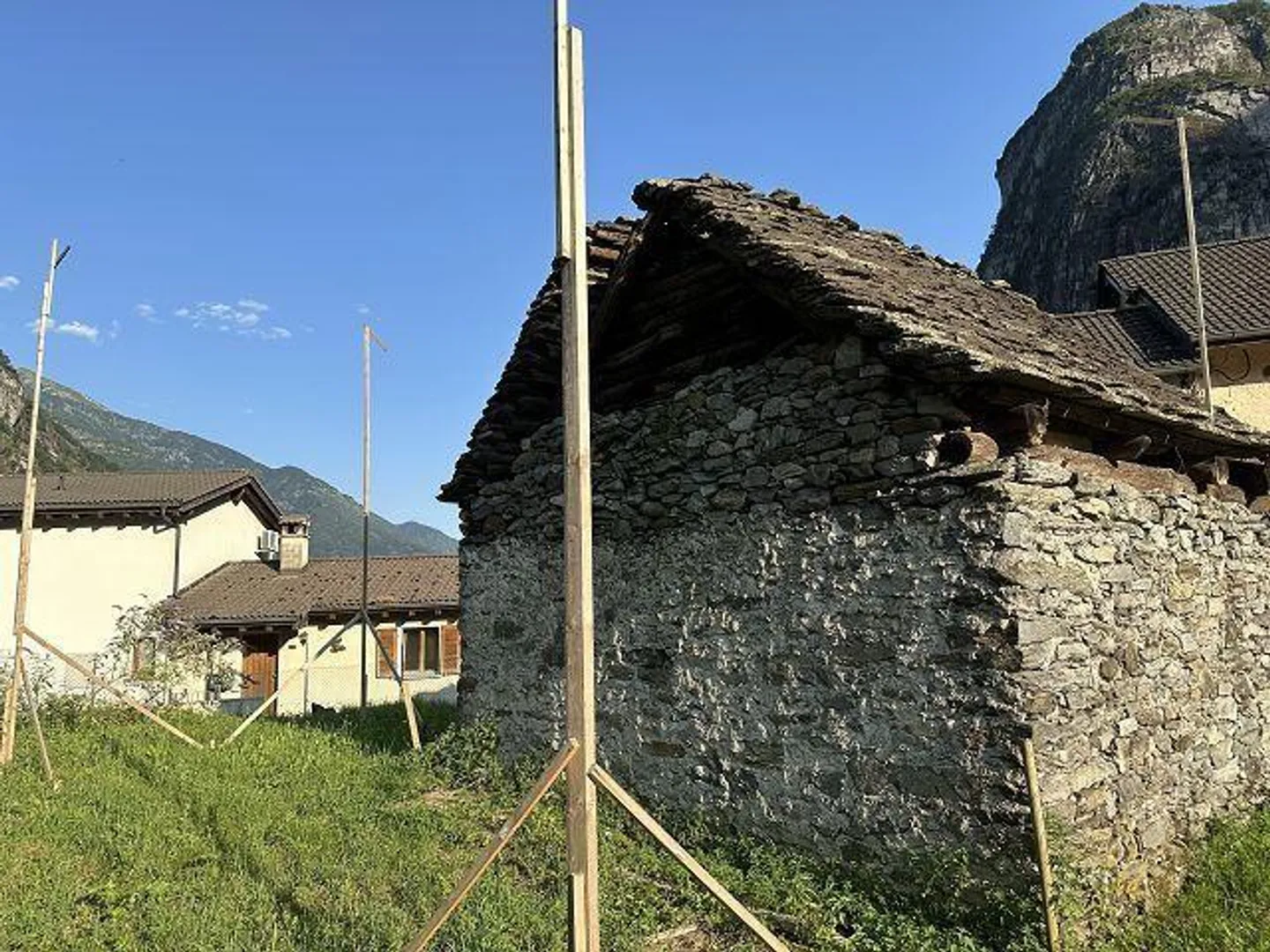 Two building plots of 415 m2 and 195 m2 in a very sunny, quiet location - Photo 11 of 16