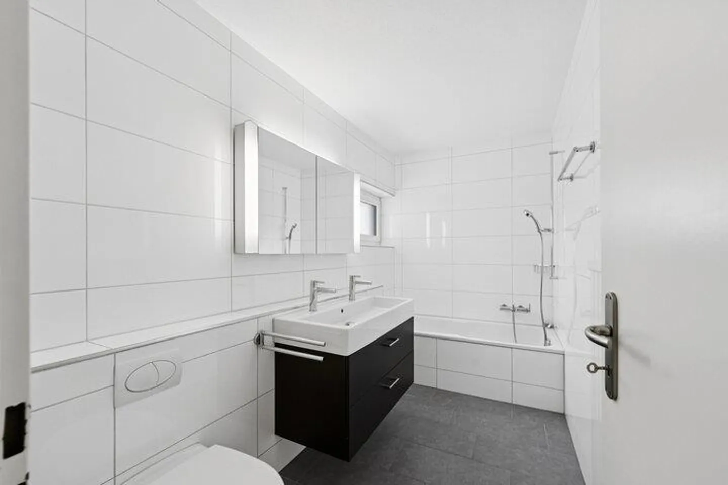 4.5 ROOM CONDOMINIUM IN A DESIRABLE LOCATION - Photo 6 of 8