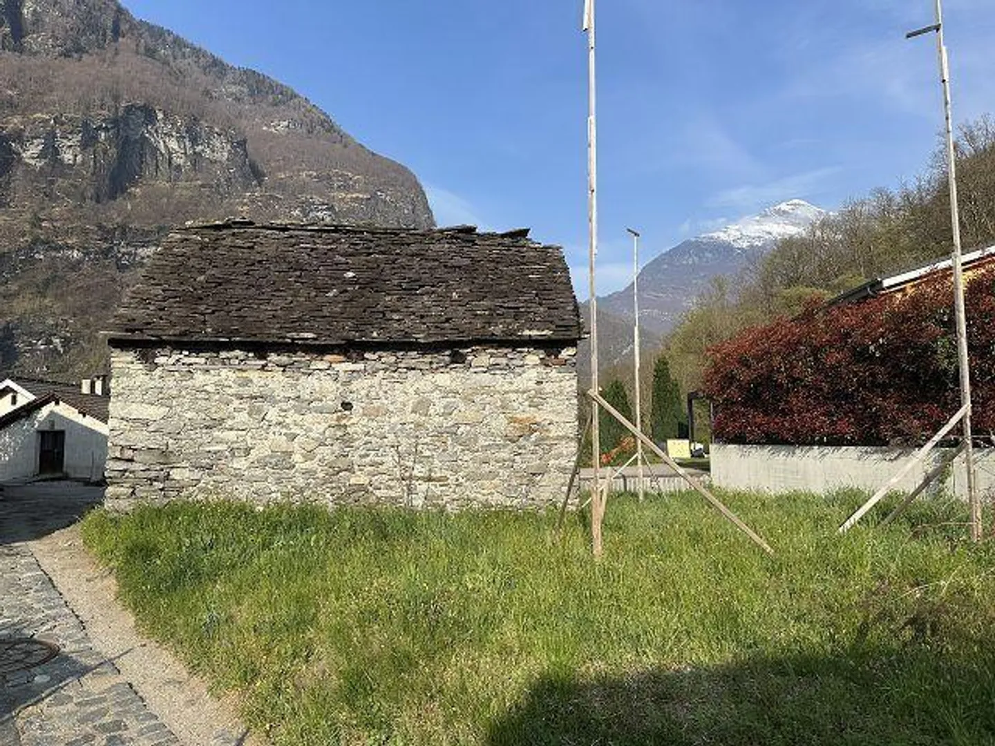Two building plots of 415 m2 and 195 m2 in a very sunny, quiet location - Photo 12 of 16