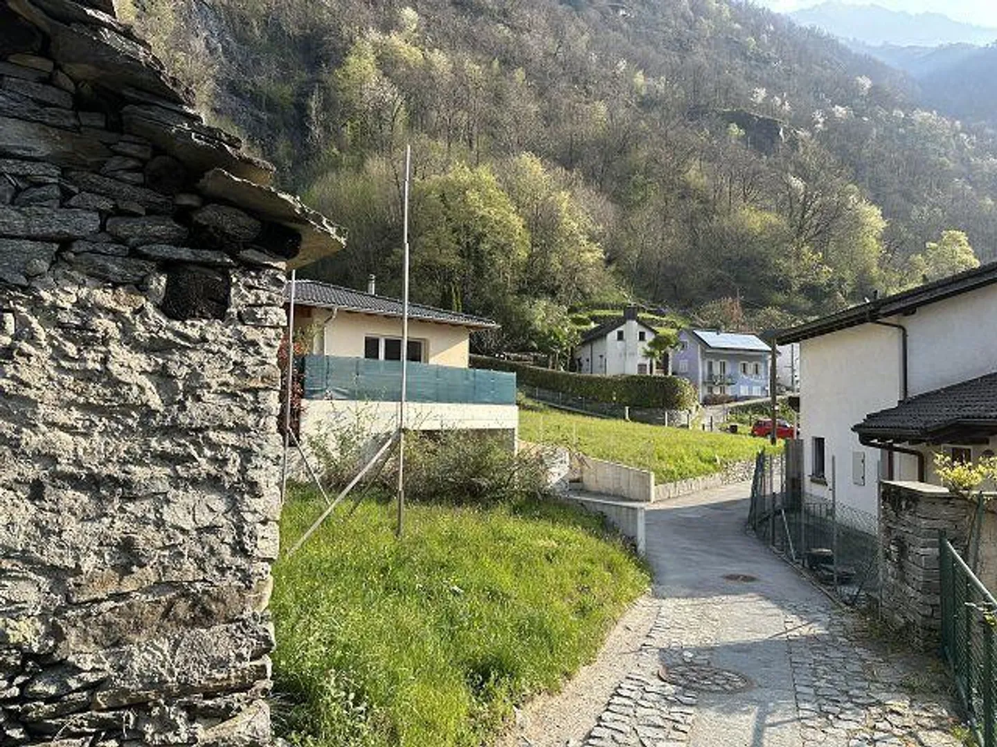 Two building plots of 415 m2 and 195 m2 in a very sunny, quiet location - Photo 13 of 16