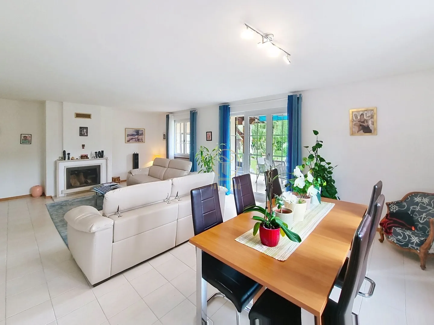 Agent immobilier - RENENS, PROPRIÉTÉ RARE Maison jumelée sans PSA de 5,5 pièces avec grand jardin. - Photo 1 sur 18