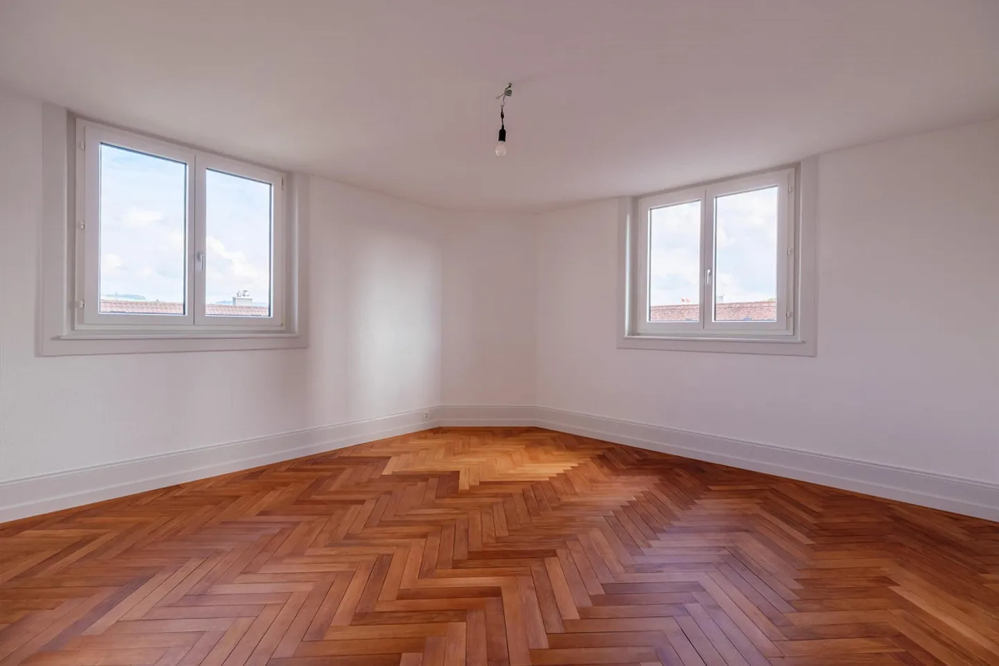 Freshly and stylishly renovated penthouse apartment with a view in Bern - Photo 4 of 15