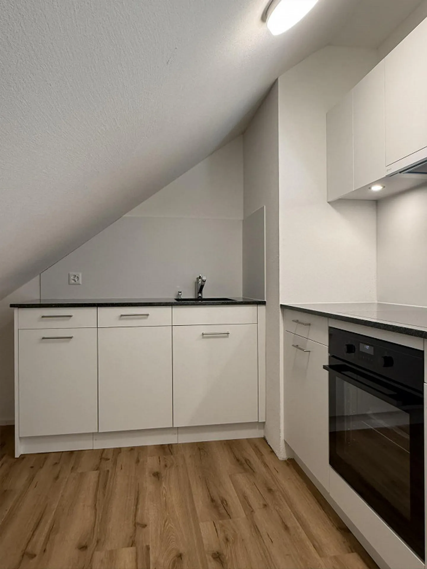 Penthouse 2.5 pièces élégant, nouvellement construit au cœur de Chur - Photo 5 sur 11