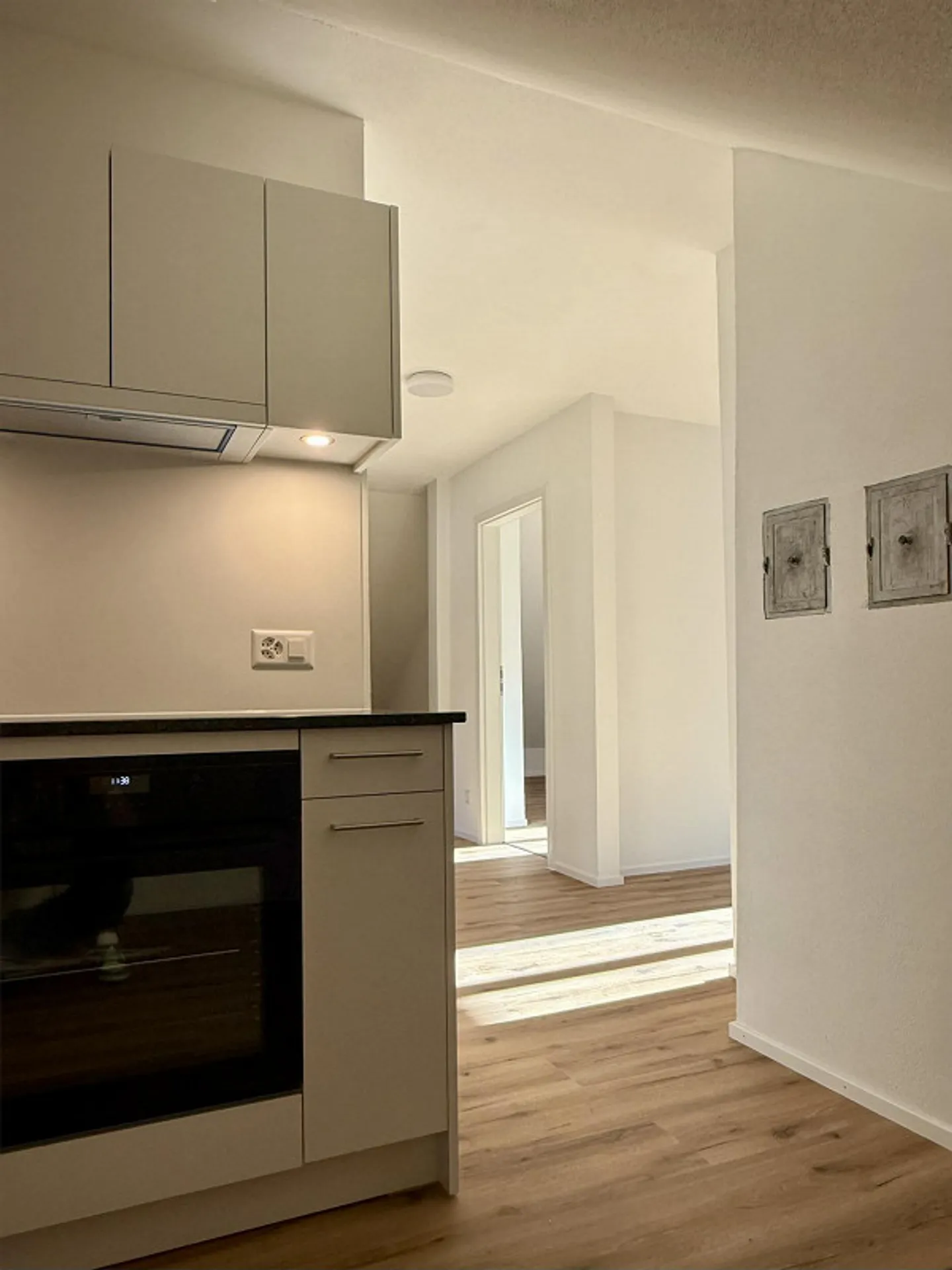 Penthouse 2.5 pièces élégant, nouvellement construit au cœur de Chur - Photo 4 sur 11