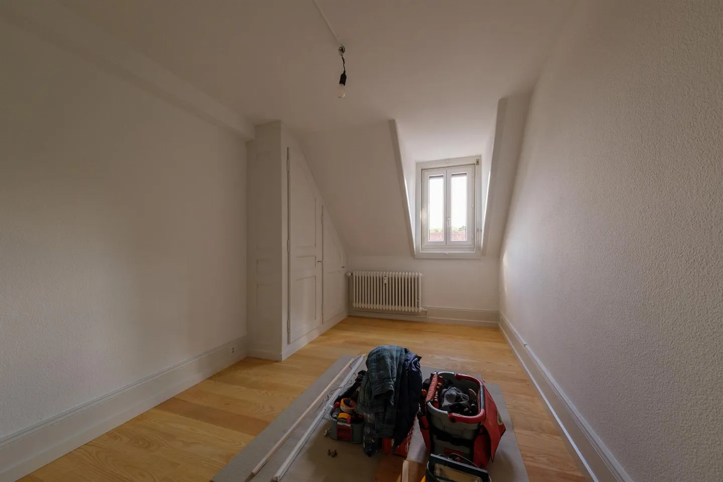 Freshly and stylishly renovated penthouse apartment with a view in Bern - Photo 7 of 15