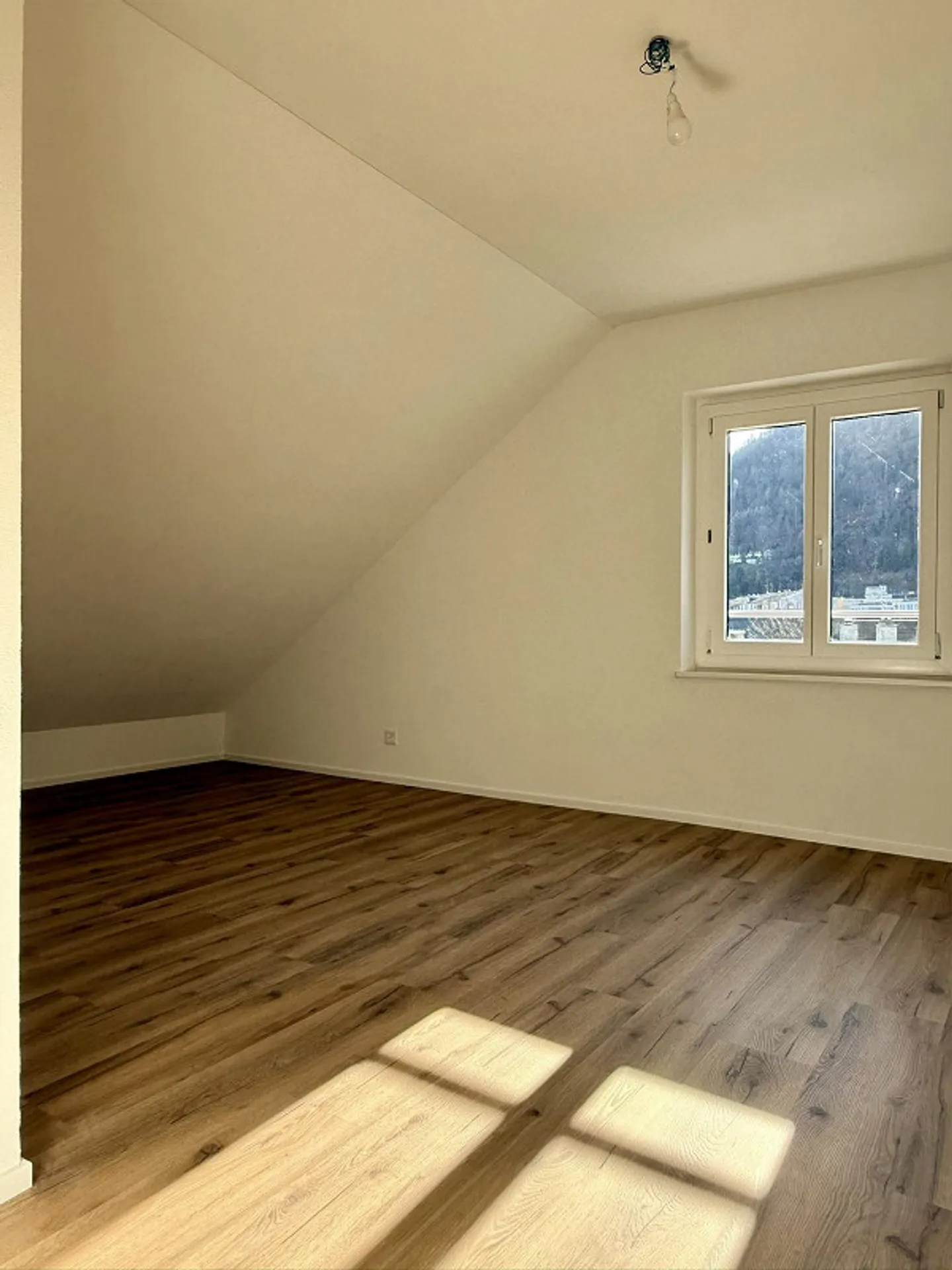 Penthouse 2.5 pièces élégant, nouvellement construit au cœur de Chur - Photo 7 sur 11